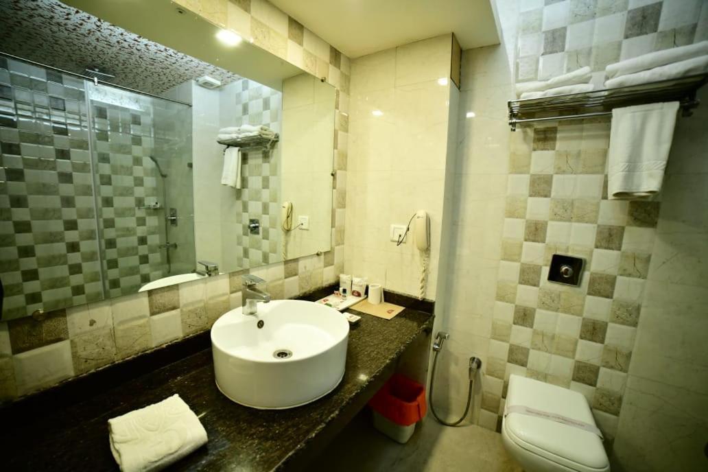 Grand Continental Hotel Prayagraj Exterior photo
