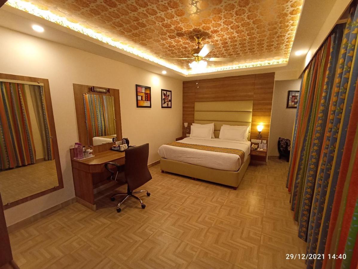 Grand Continental Hotel Prayagraj Exterior photo