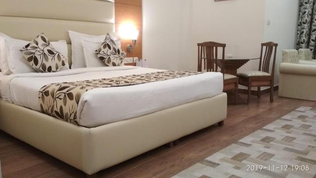 Grand Continental Hotel Prayagraj Exterior photo