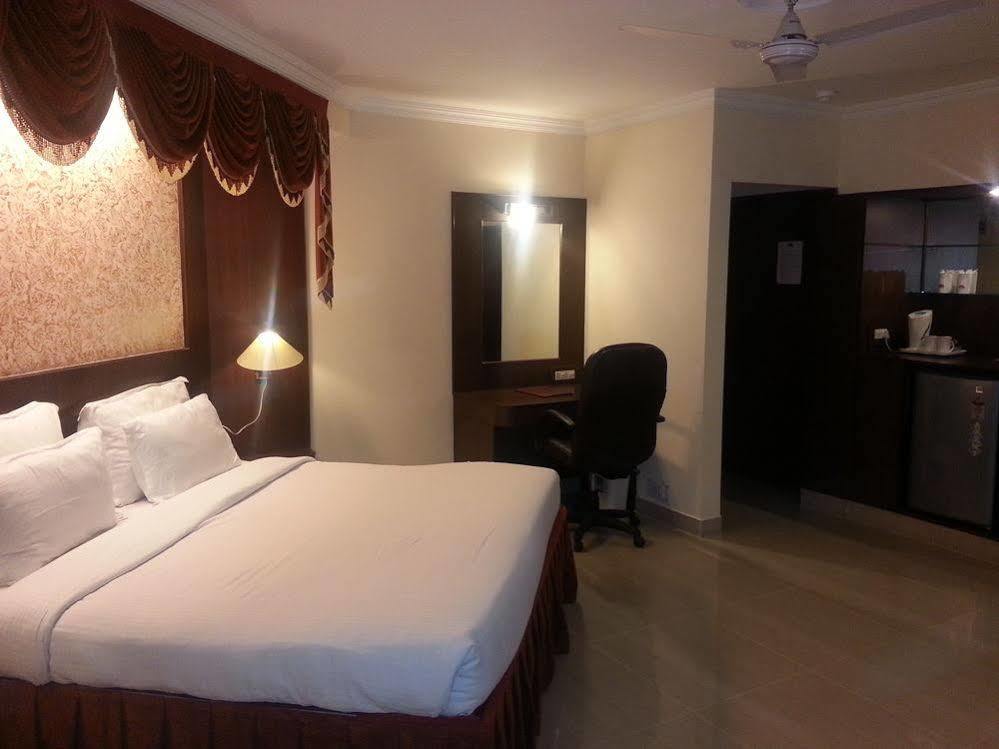 Grand Continental Hotel Prayagraj Exterior photo